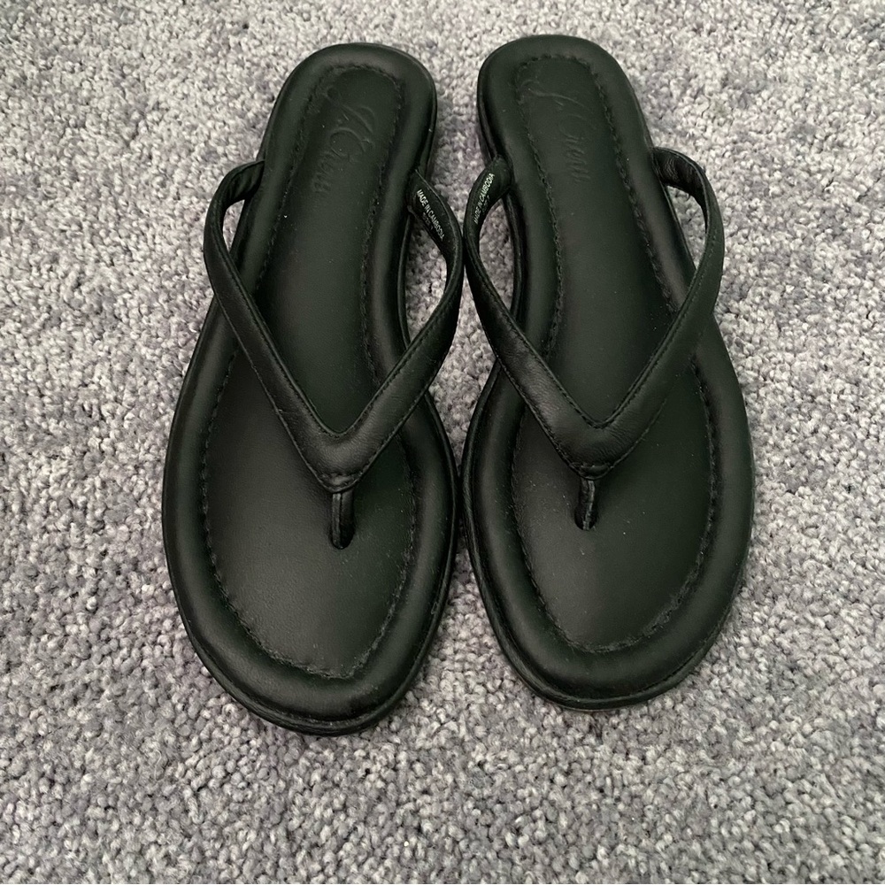 Women's Black Flip Flop Sandals - Sleek Everyday Comfort